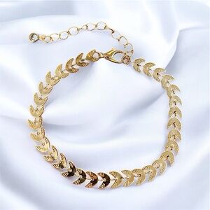 Women’s alloy gold 6.5 inch bracelet with 2 inch extender